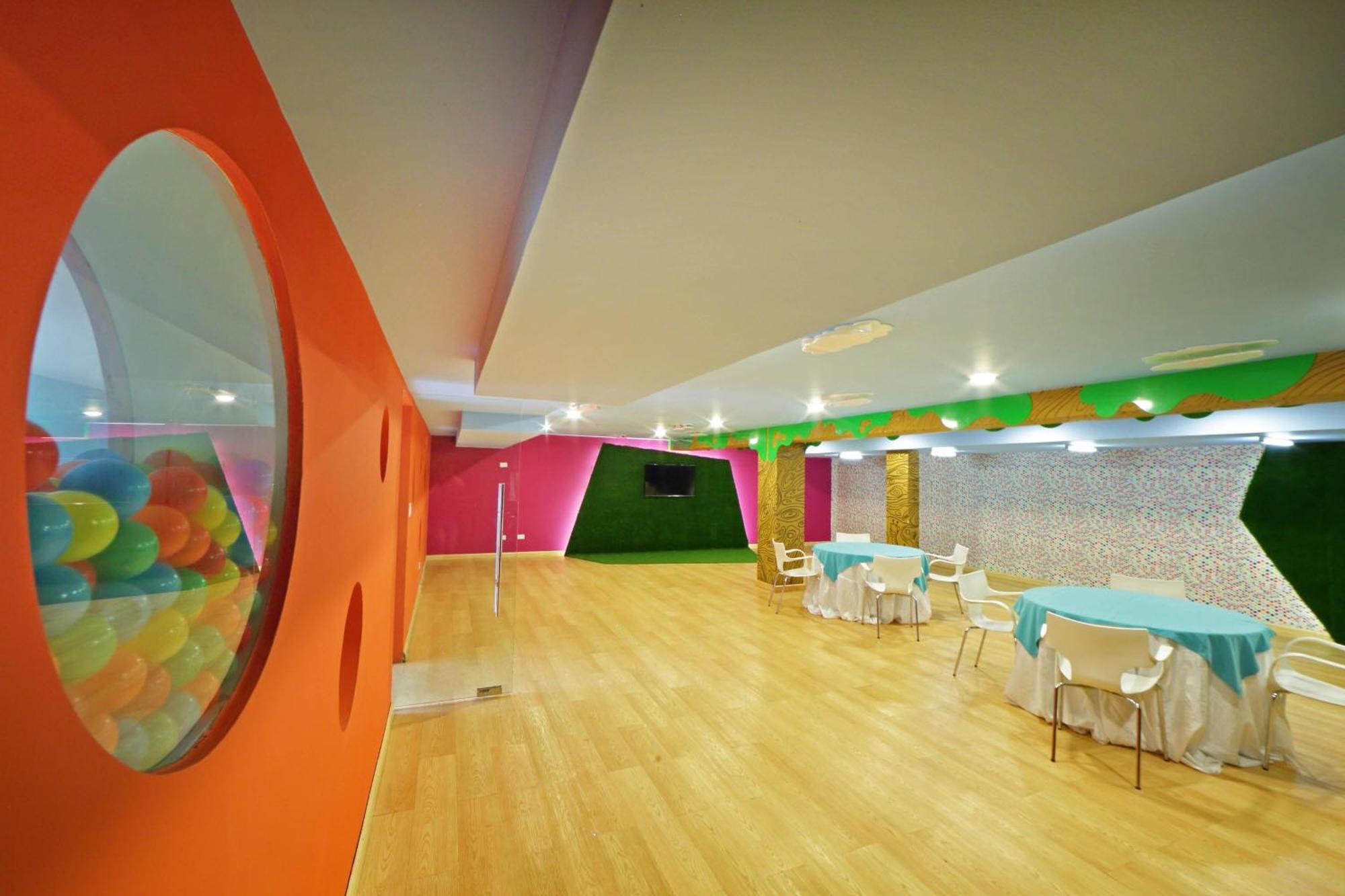 巴拿马喜来登大酒店 巴拿马城 外观 照片 The interior of the Children's Museum of Oak Park