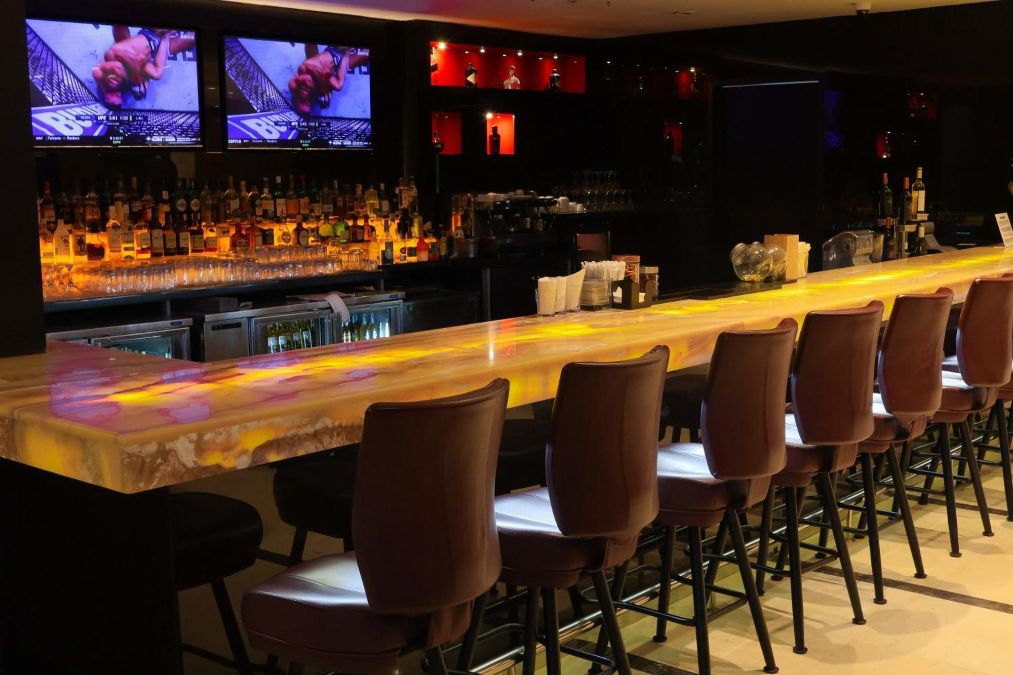 巴拿马喜来登大酒店 巴拿马城 外观 照片 The bar at the Wynn