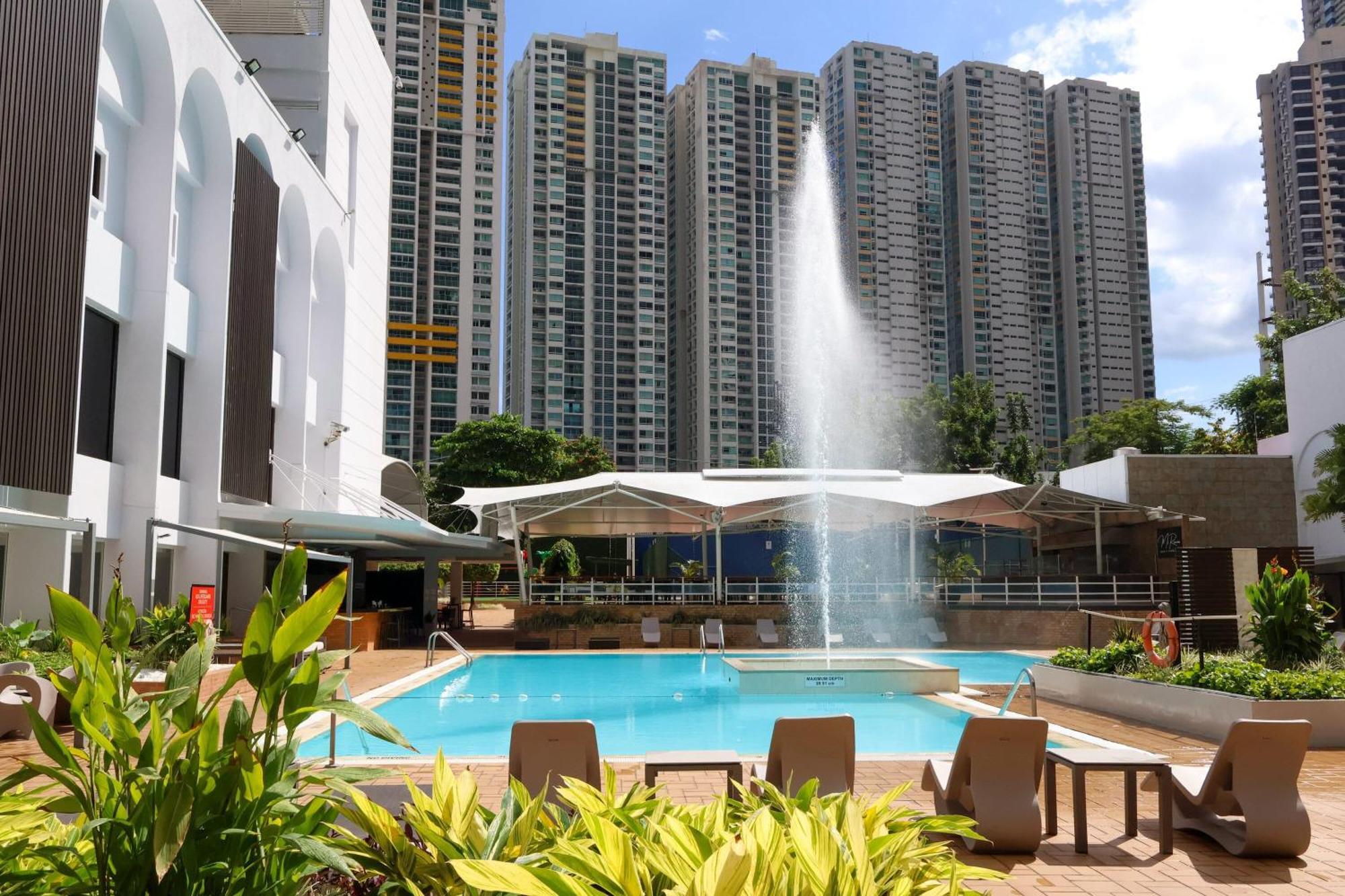 巴拿马喜来登大酒店 巴拿马城 外观 照片 The swimming pool at the clubhouse
